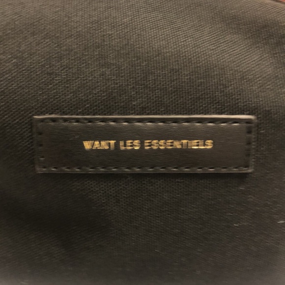 Want Les Essentials Air Canada: Amenity Kit - Picture 3 of 5